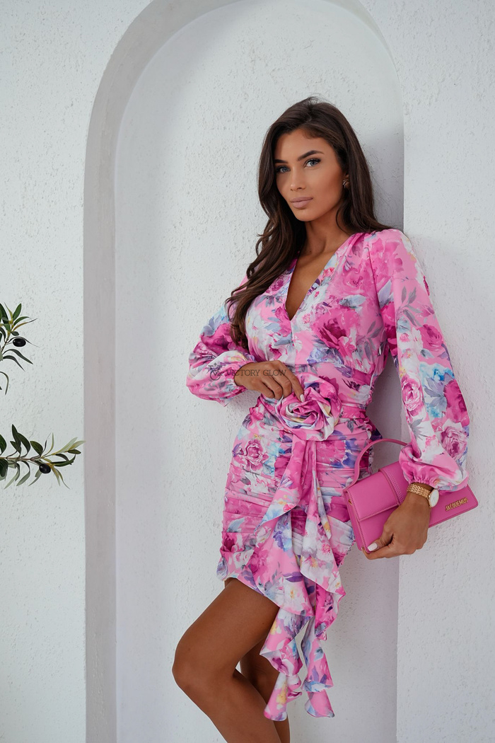 Dopasowana sukienka z marszczeniami i różą Sue  różowe kwiaty