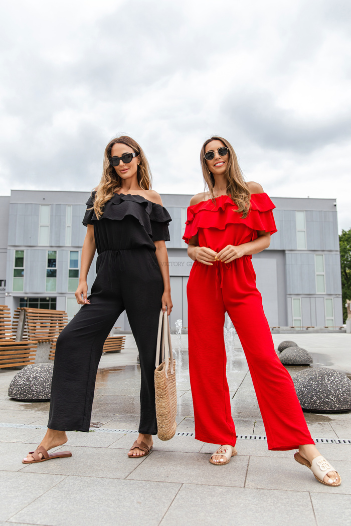 Kombinezon Paola z dekoltem carmen i długą nogawką czarny