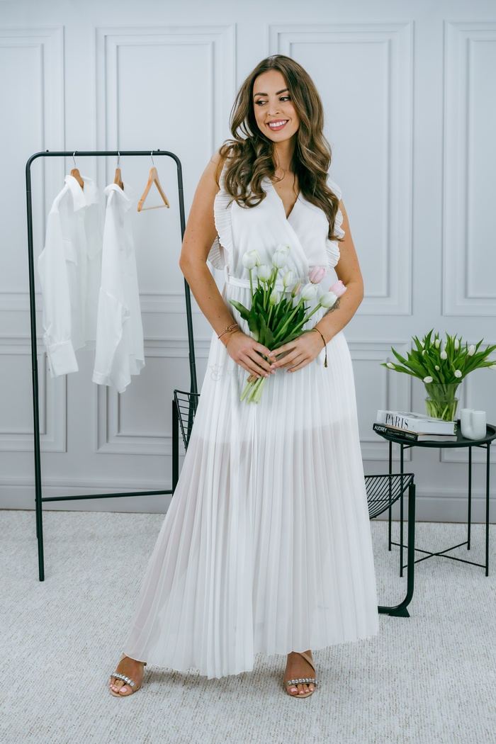 Śmietankowa plisowana sukienka Lorenza z wiązanym paskiem