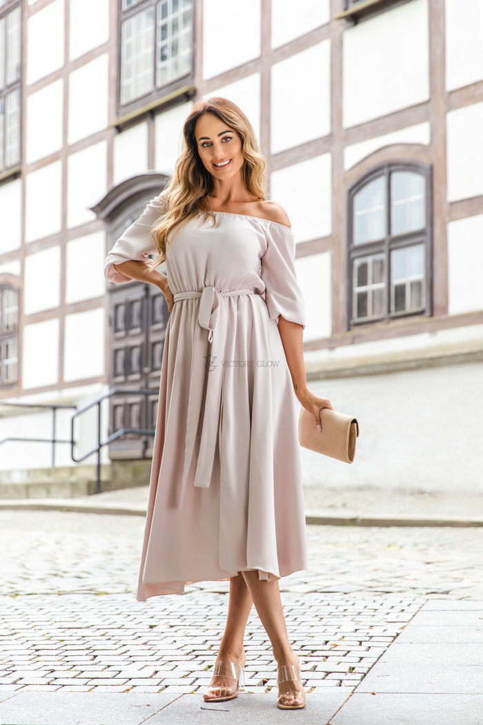 Beżowa sukienka midi La Furia dekolt carmen 