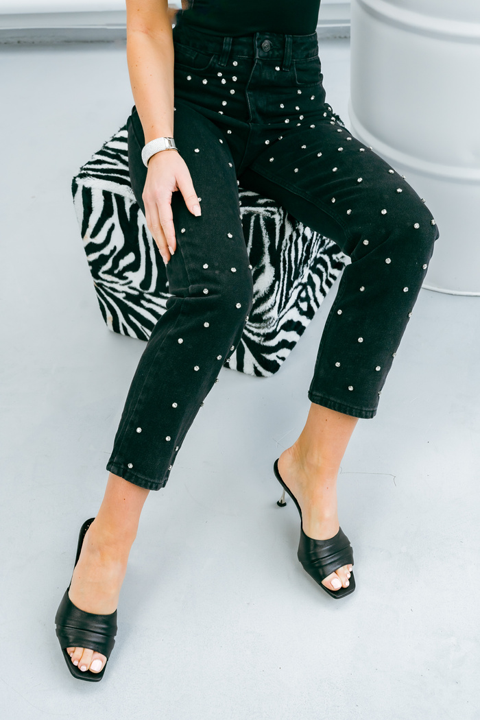 Jeansowe spodnie Elisa z aplikacjami z cyrkonii