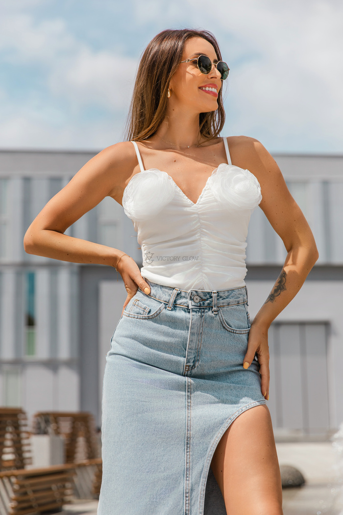 Dopasowany krótki top z kwiatami 3D Valentina śmietankowy