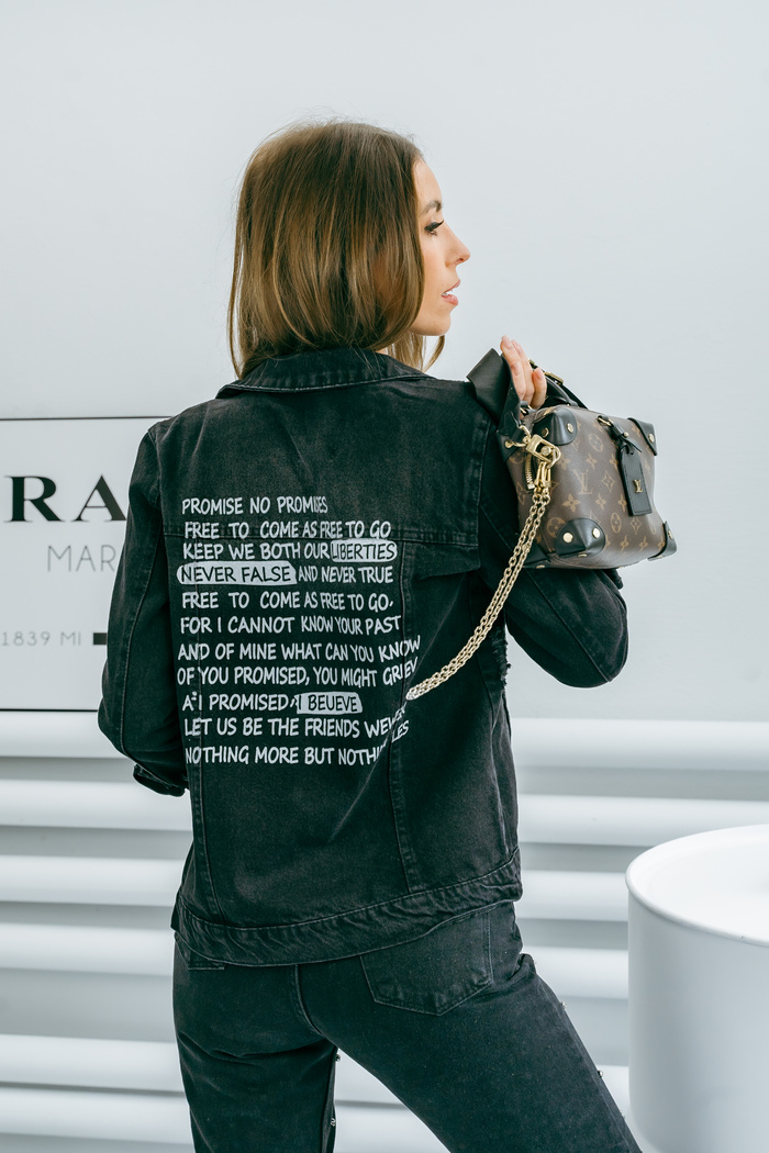 Kurtka jeansowa Susana z przetarciami i nadrukiem