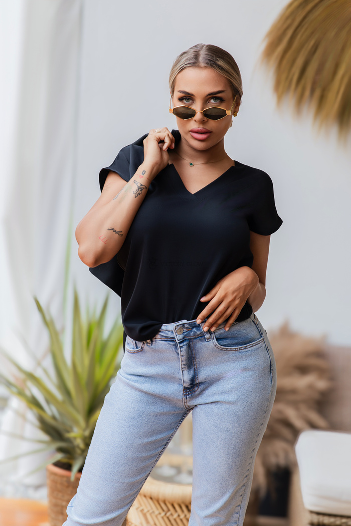 Luźna bluzka z dekoltem w serek Celine czarna