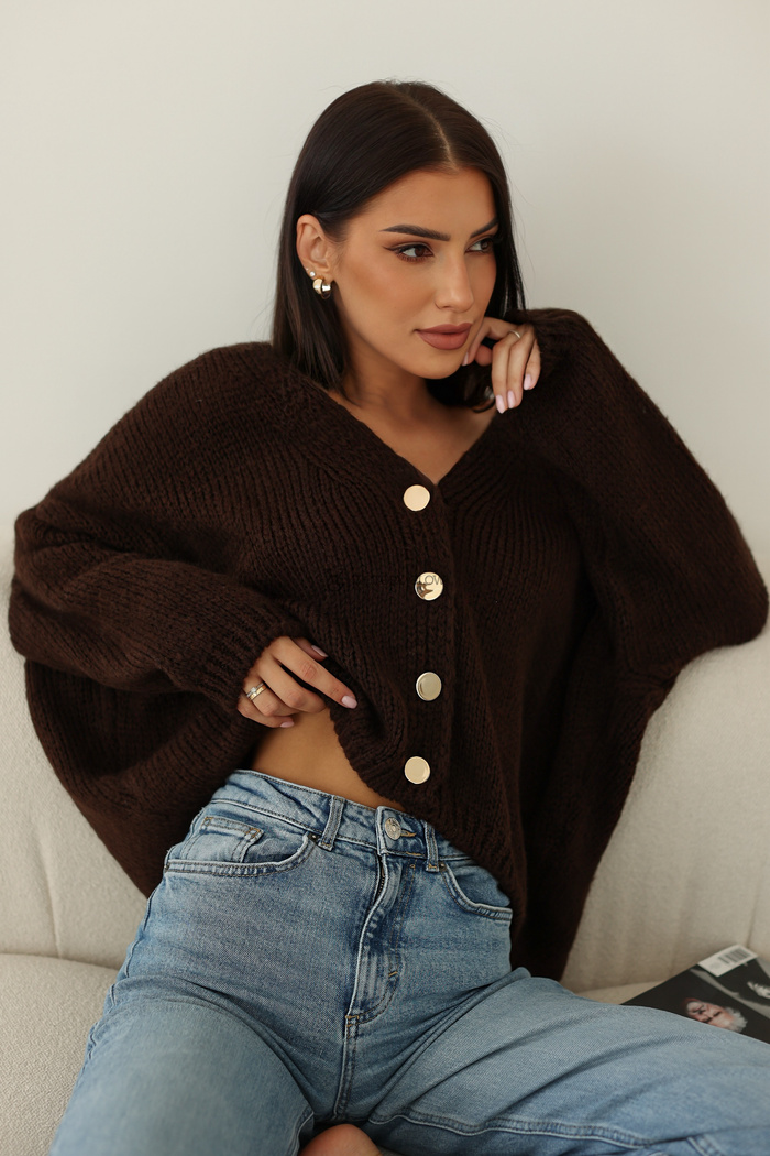 Sweter oversize zapinany na guziki Roma czekoladowy