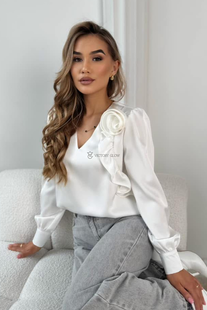 Elegancka satynowa koszula z różą Amber  biała
