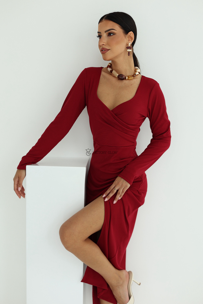 Dopasowana sukienka z rozporkiem Lana bordowa