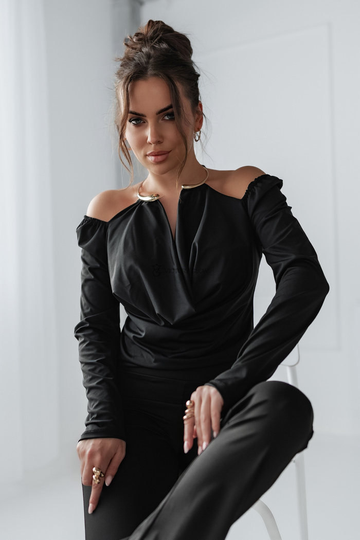 Bluzka z biżuteryjnym dekoltem Gabby czarna