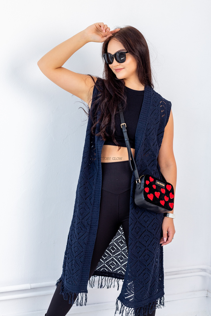 Długa ażurowa narzutka kardigan bez rękawów Lena granatowa