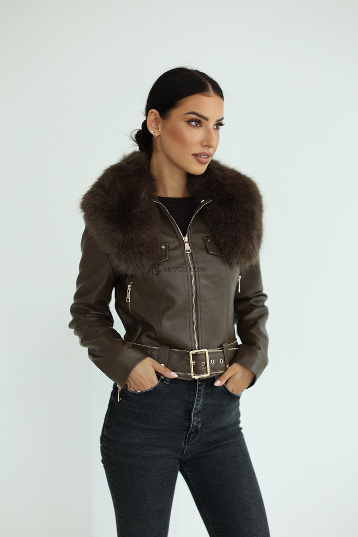 Krótka kurtka z paskiem i futrzanym kołnierzem Wendy czekoladowa